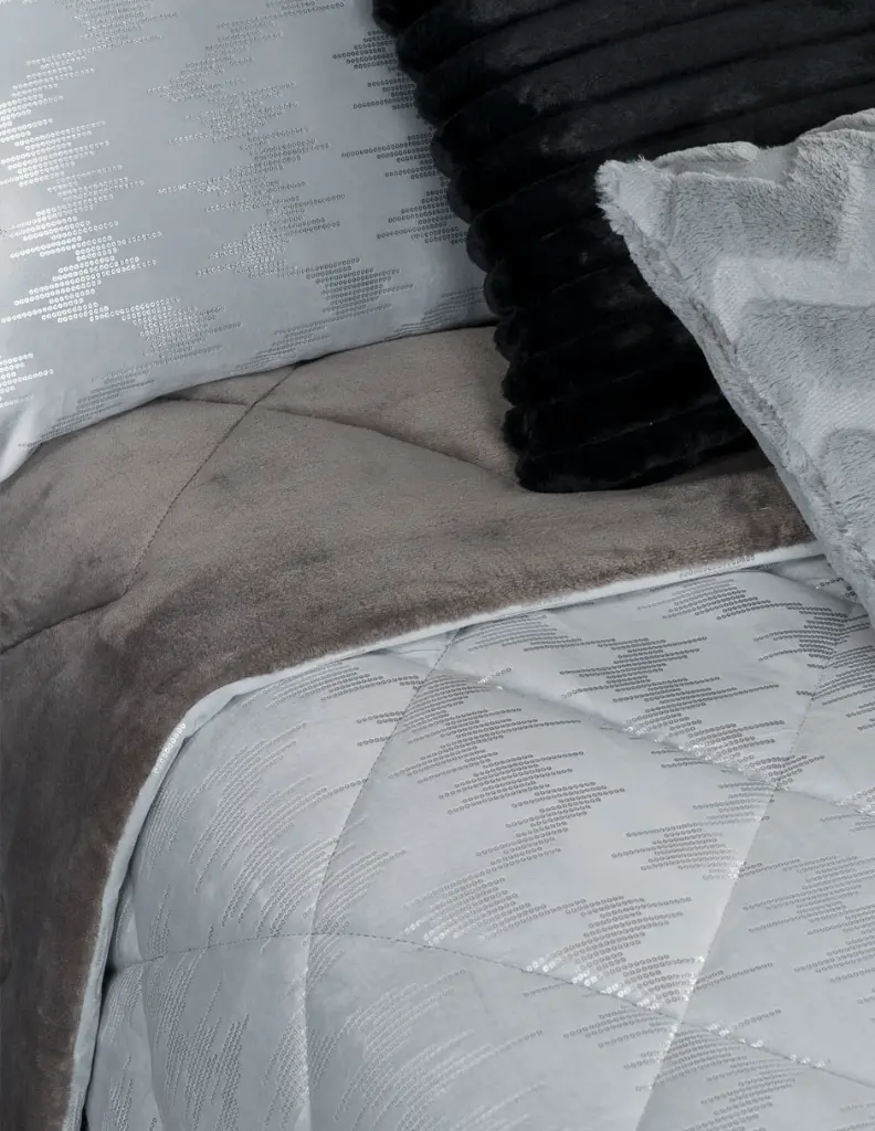 EDR_LX_Velvet_Fargo_06.webp