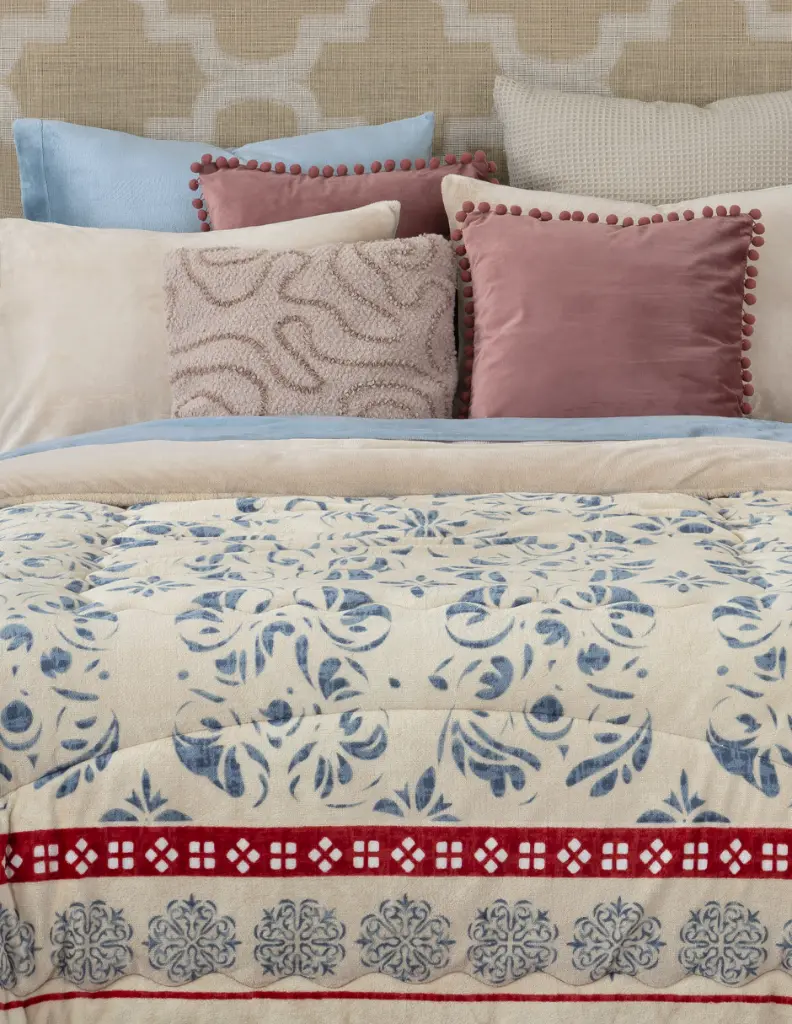 ACS_Cojin_Velvet_Pompones_Cecilia_04.webp