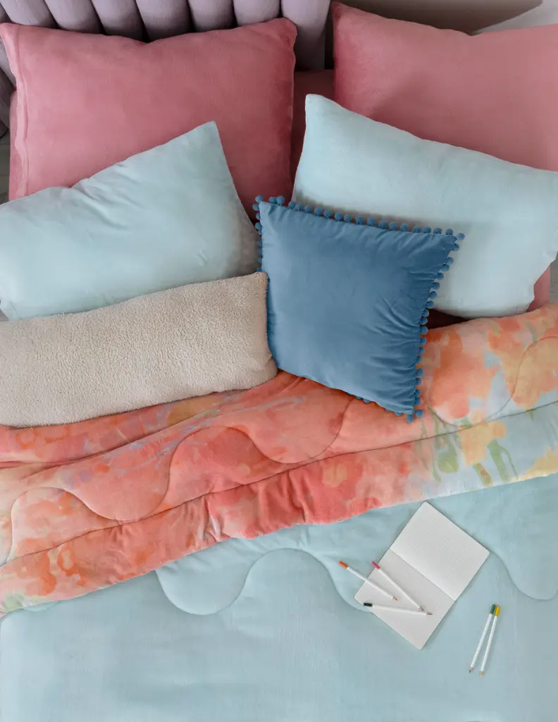 ACS_Cojin_Velvet_Pompones_Gael_04.webp