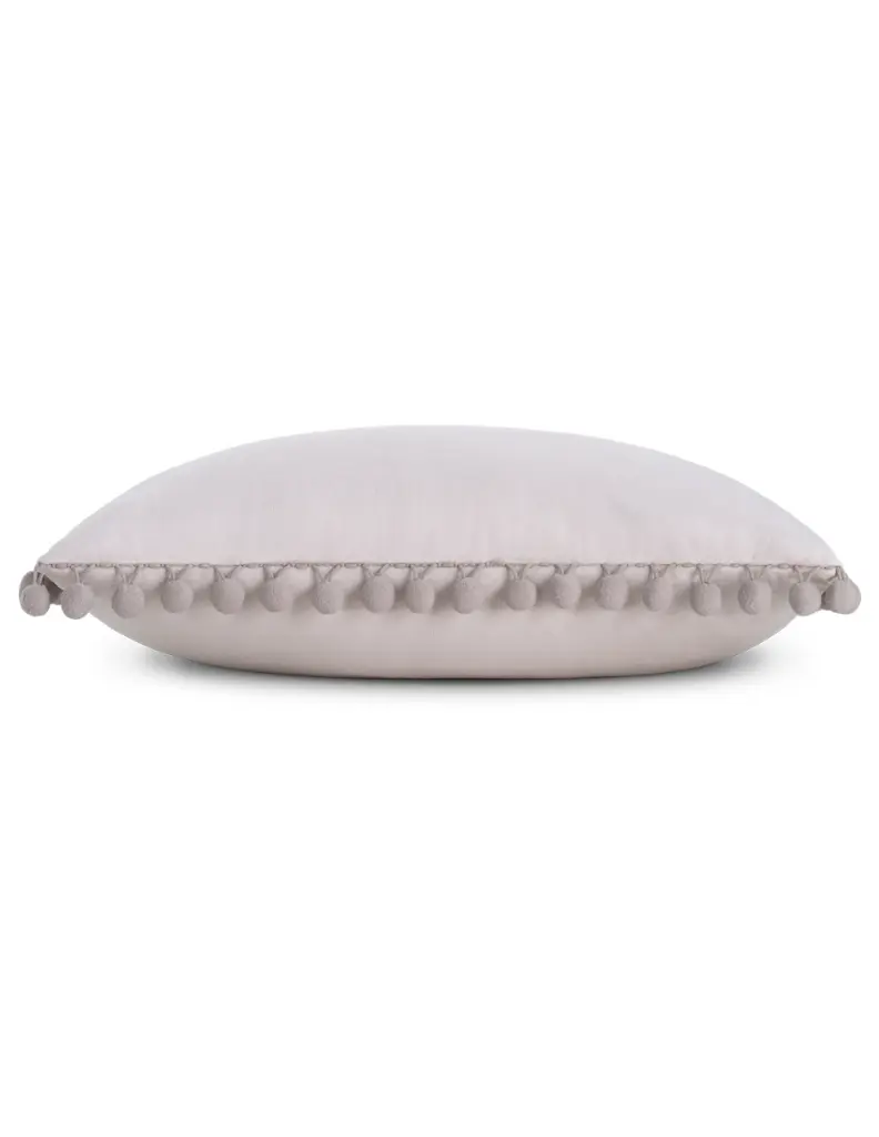 ACS_Cojin_Velvet_Pompones_Hugo_02.webp