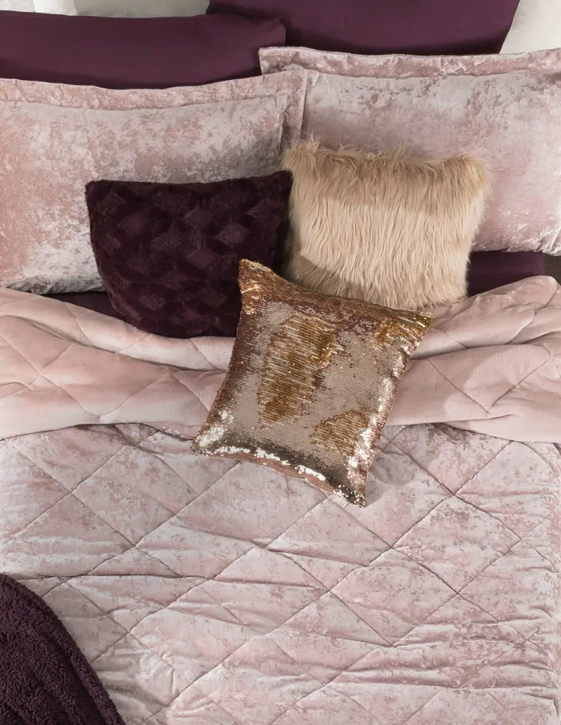 EDR_LX_Velvet_Ofelia_03.webp
