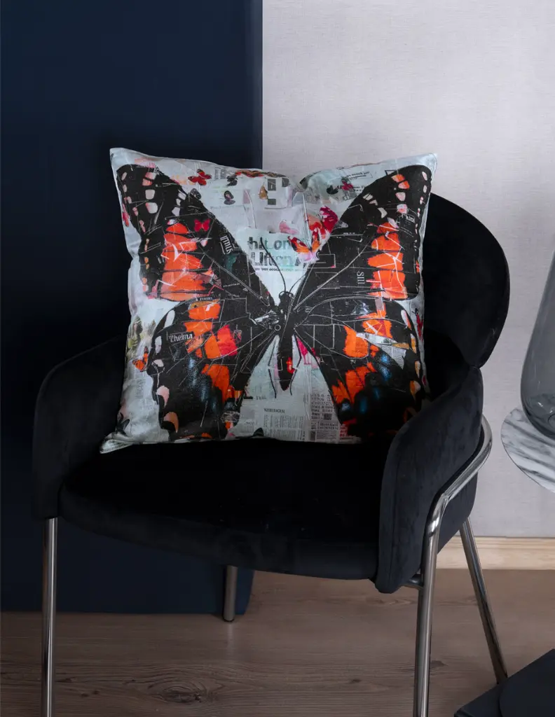 ACS_Cojin_Velvet_Estampado_Periodico_04.webp
